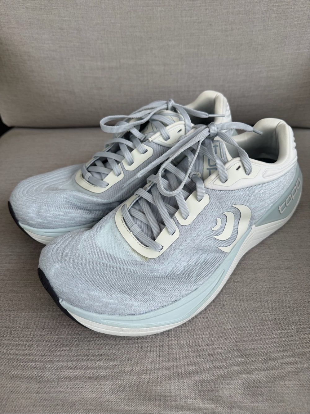 Topo Athletic Ultrafly 5 Running Shoes – Men’s 9.5 (Grey/Grey) Used